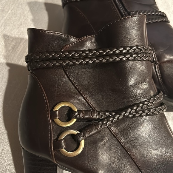Life Stride ‘Yohanna’ Deep Dark Brown Ankle Booties Braided Trim Size 6.5 New - Picture 2 of 15